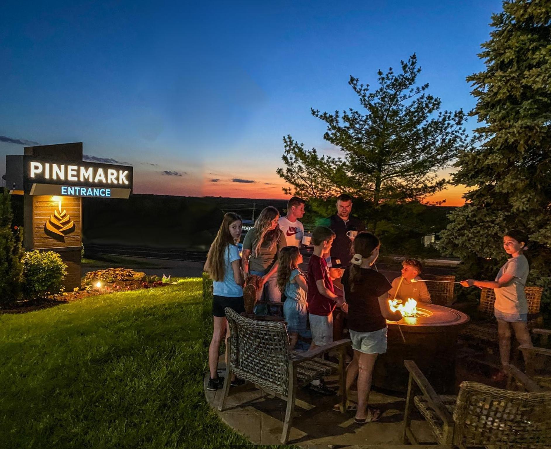 Pinemark Inn Suites Events Saint Clair Bagian luar foto