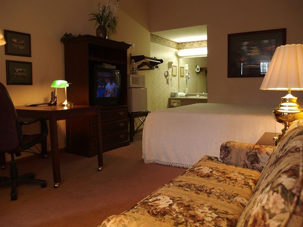 Pinemark Inn Suites Events Saint Clair Bagian luar foto