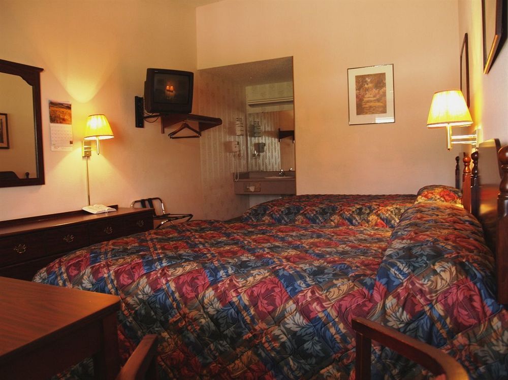 Pinemark Inn Suites Events Saint Clair Bagian luar foto