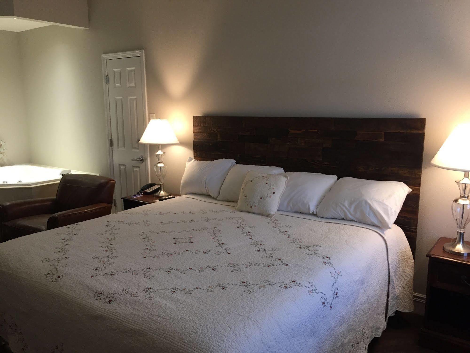 Pinemark Inn Suites Events Saint Clair Bagian luar foto
